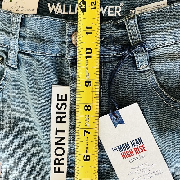 Wallflower Women's Mom Ankle Jeans Size 26 Raw Hem High Rise Stretch Blue NWT - Picture 9 of 12